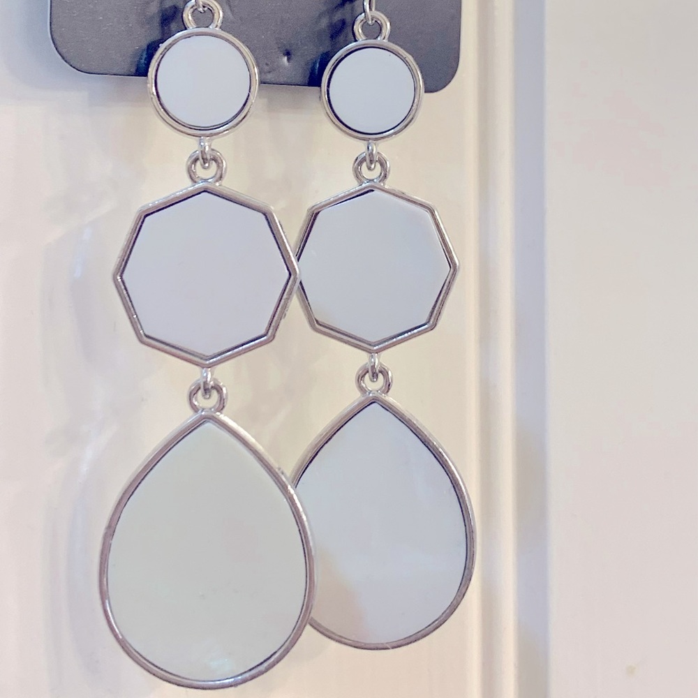 Paparazzi White mother of pearl in Silver trim Earrings